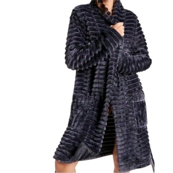 Anthropologie Other - ANTHROPOLOGIE Mariposa Robe Womens M/L Charcoal Velvet Tie Faux Fur Plush Cozy